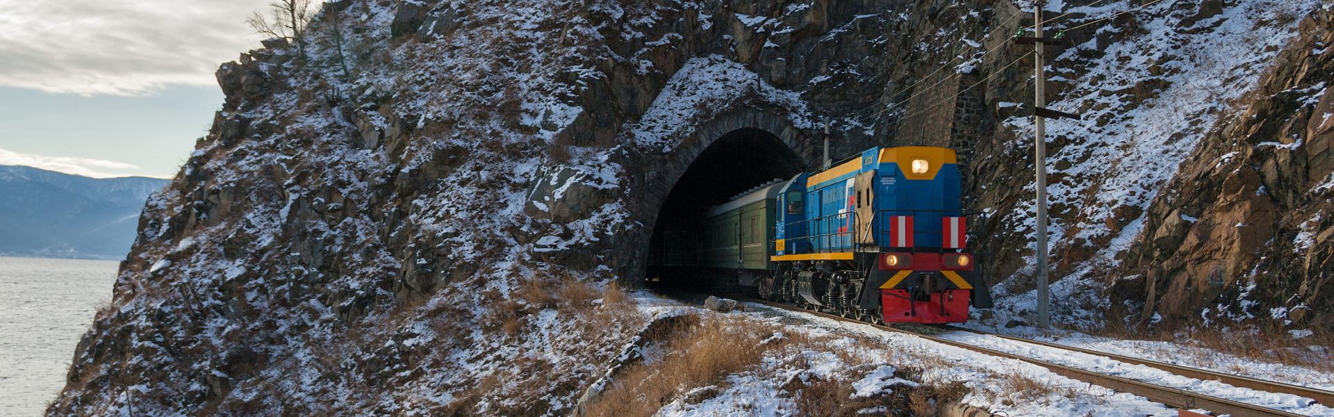 El Transiberiano por el lago Baikal