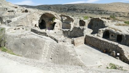 Día 7: Tiblisi - Mtsjeta  - pueblo rupestre de Uplistsije - montañas de Kazbegi