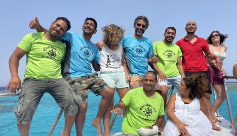 Nadar con delfines en libertad