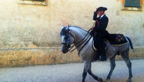 San Juan en Menorca en velero