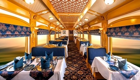 En tren de lujo por India