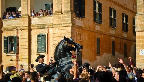 San Juan en Menorca en velero